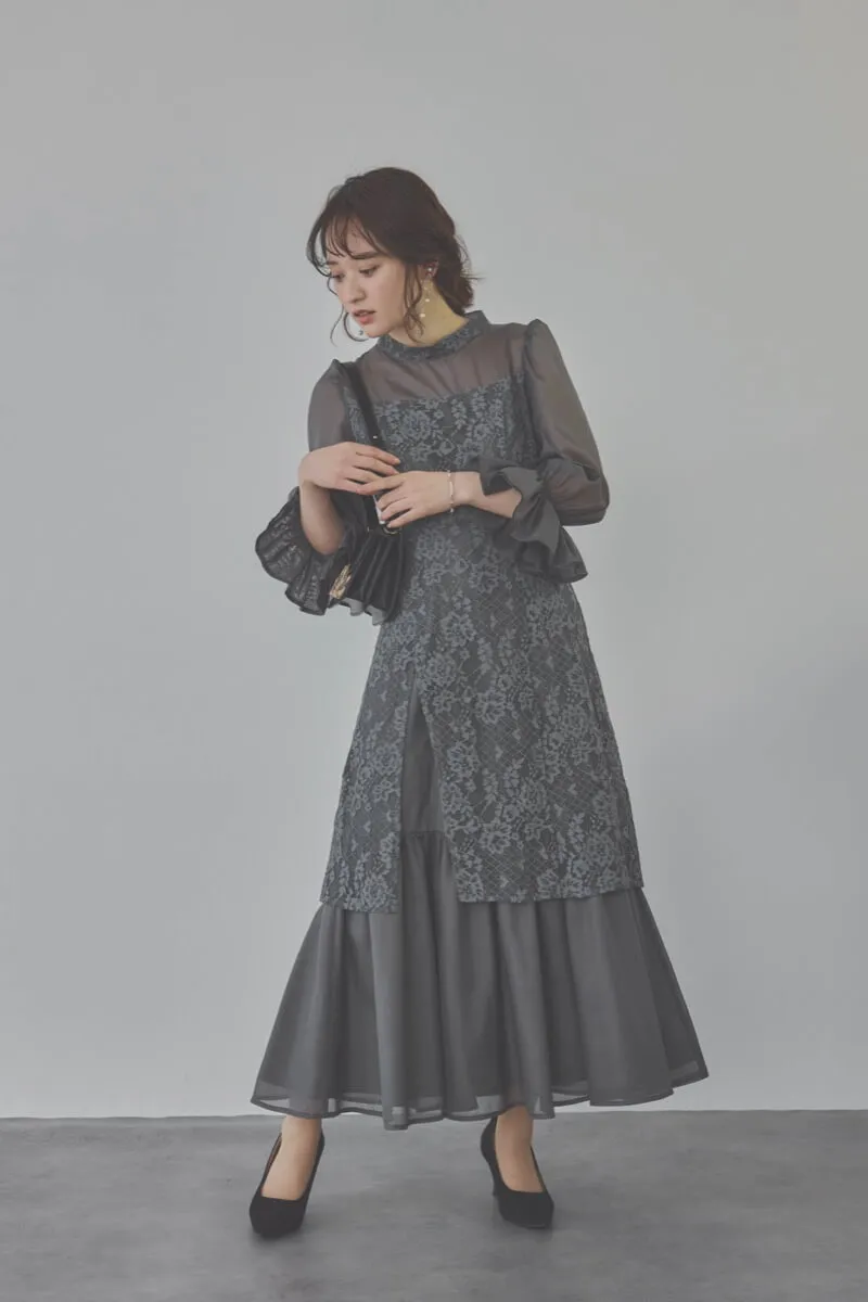チャコールグレーのシャーリングスリーブ花柄レースドレス