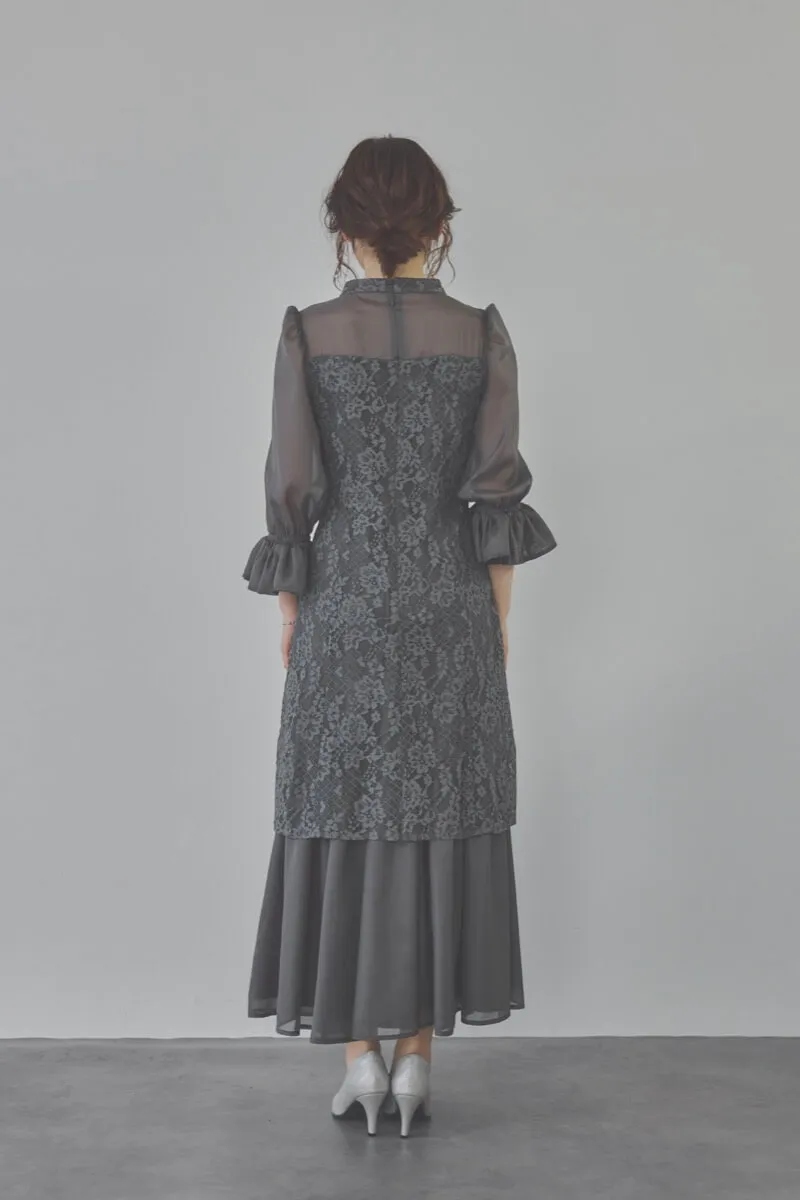 チャコールグレーのシャーリングスリーブ花柄レースドレス