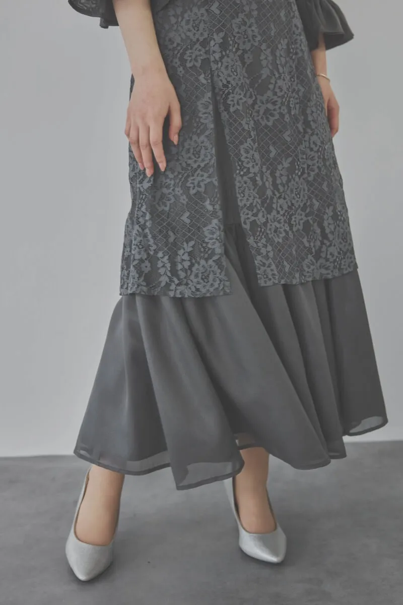 チャコールグレーのシャーリングスリーブ花柄レースドレス