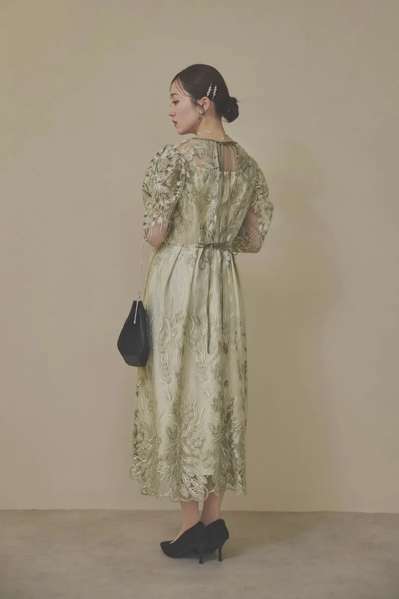 カーキのボリュームスリーブ刺繍ドレス