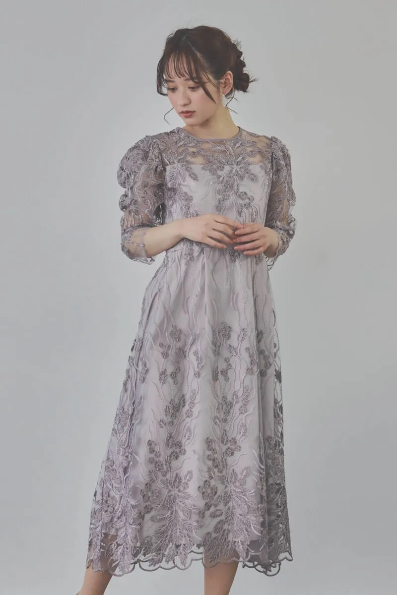 チャコールのボリュームスリーブ刺繍ドレス
