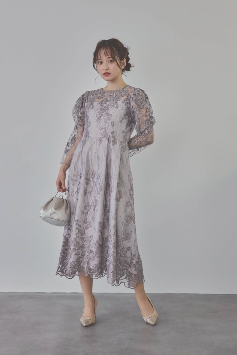 チャコールのボリュームスリーブ刺繍ドレス