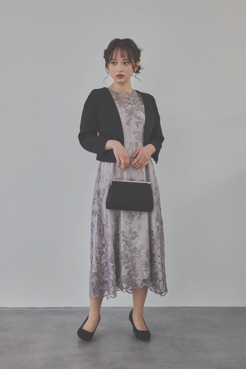 チャコールのボリュームスリーブ刺繍ドレス