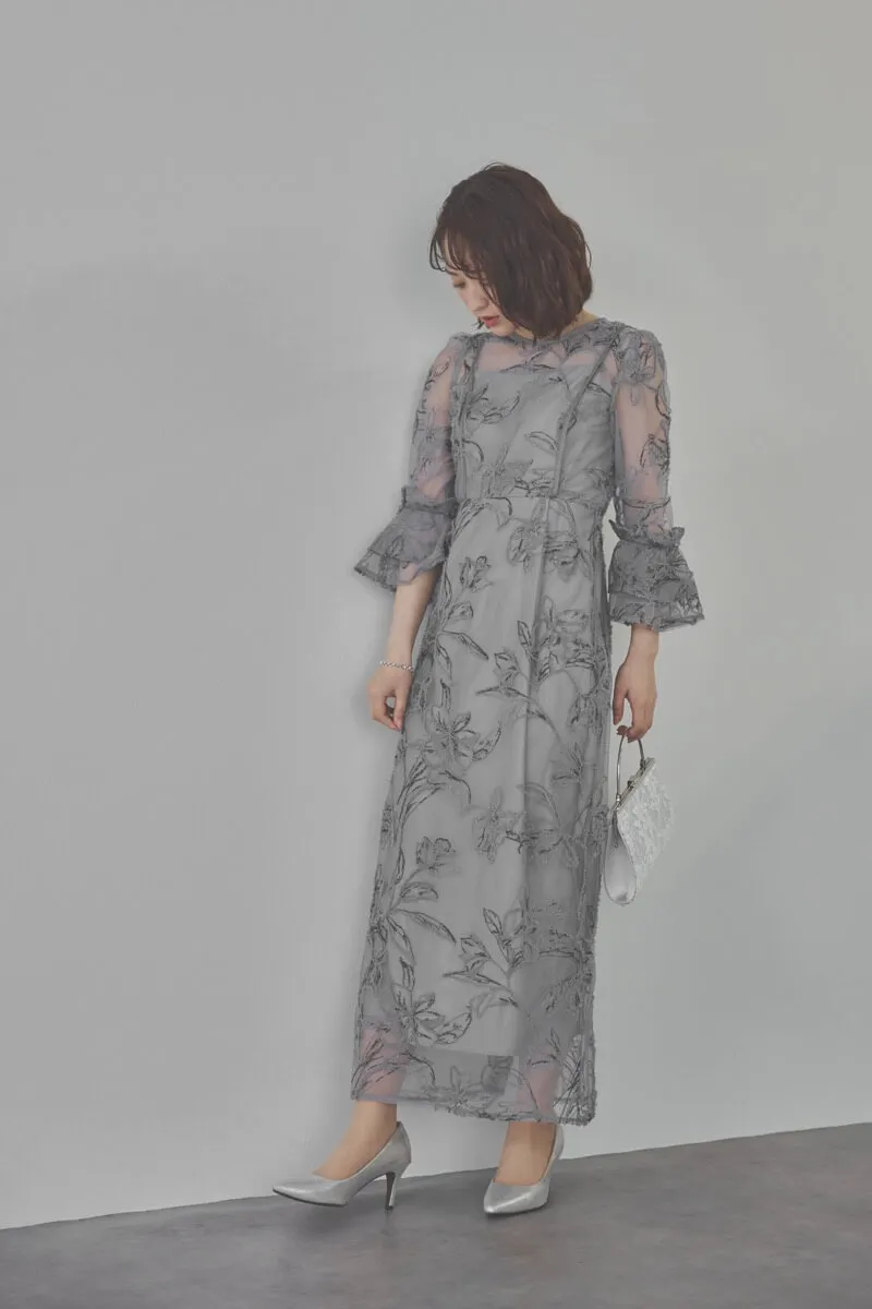 ブルーグレーのファーヤーン刺繍フリルスリーブドレス