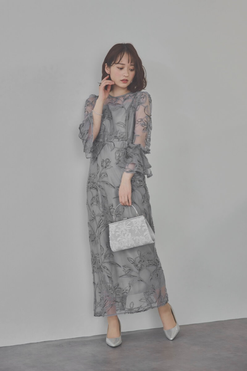 ブルーグレーのファーヤーン刺繍フリルスリーブドレス