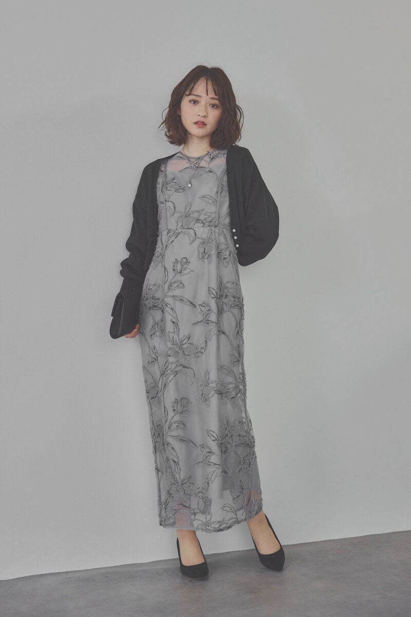 ブルーグレーのファーヤーン刺繍フリルスリーブドレス