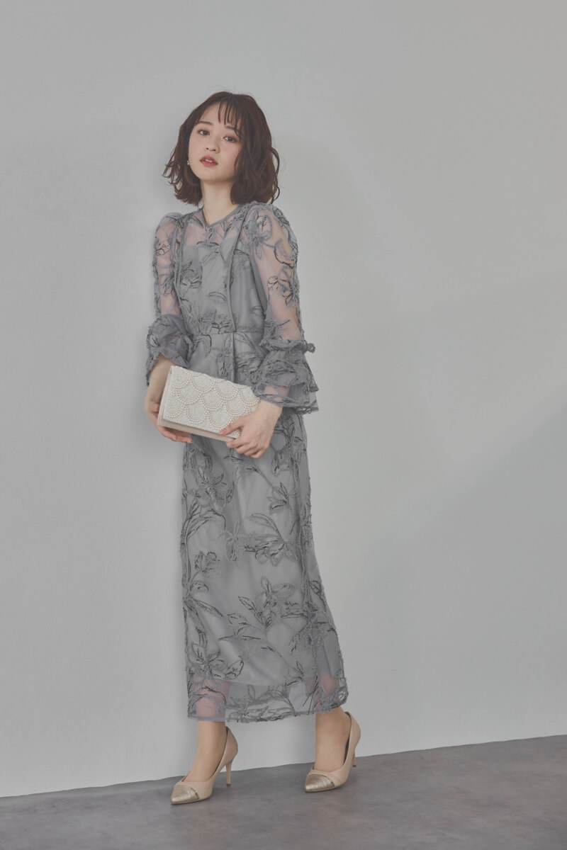 ブルーグレーのファーヤーン刺繍フリルスリーブドレス