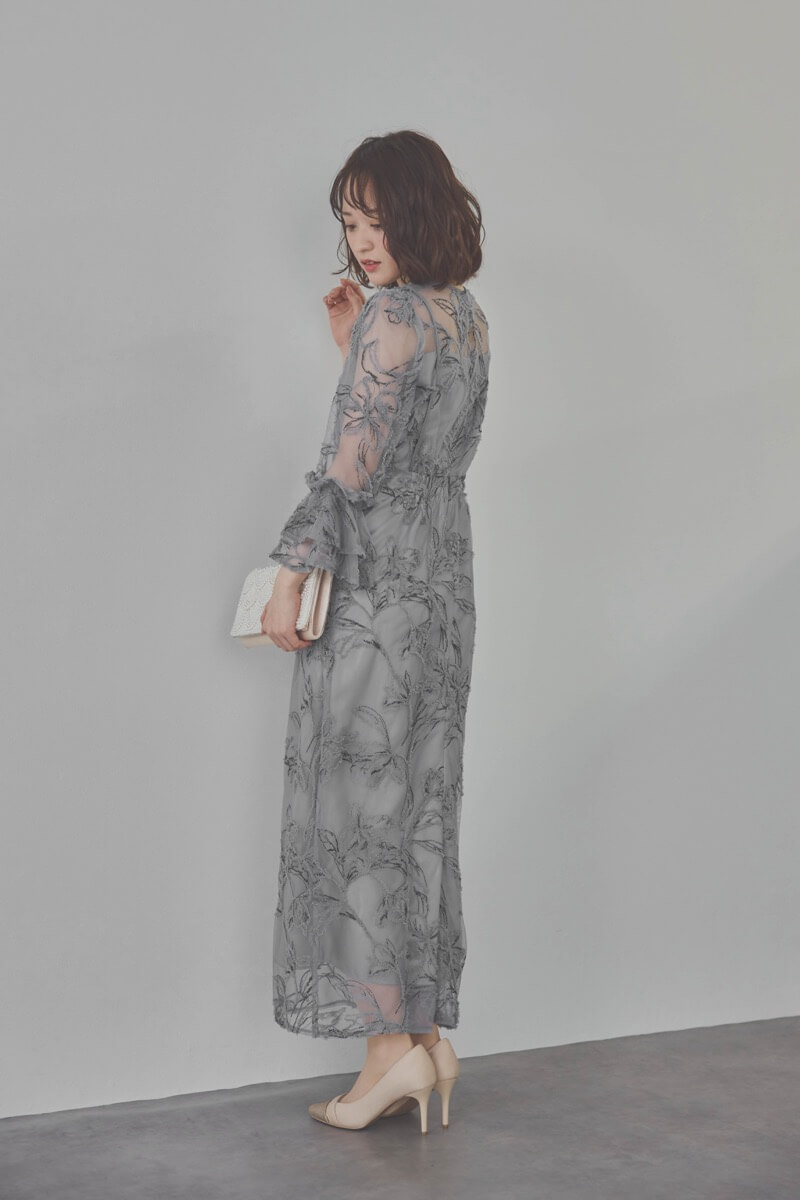 ブルーグレーのファーヤーン刺繍フリルスリーブドレス