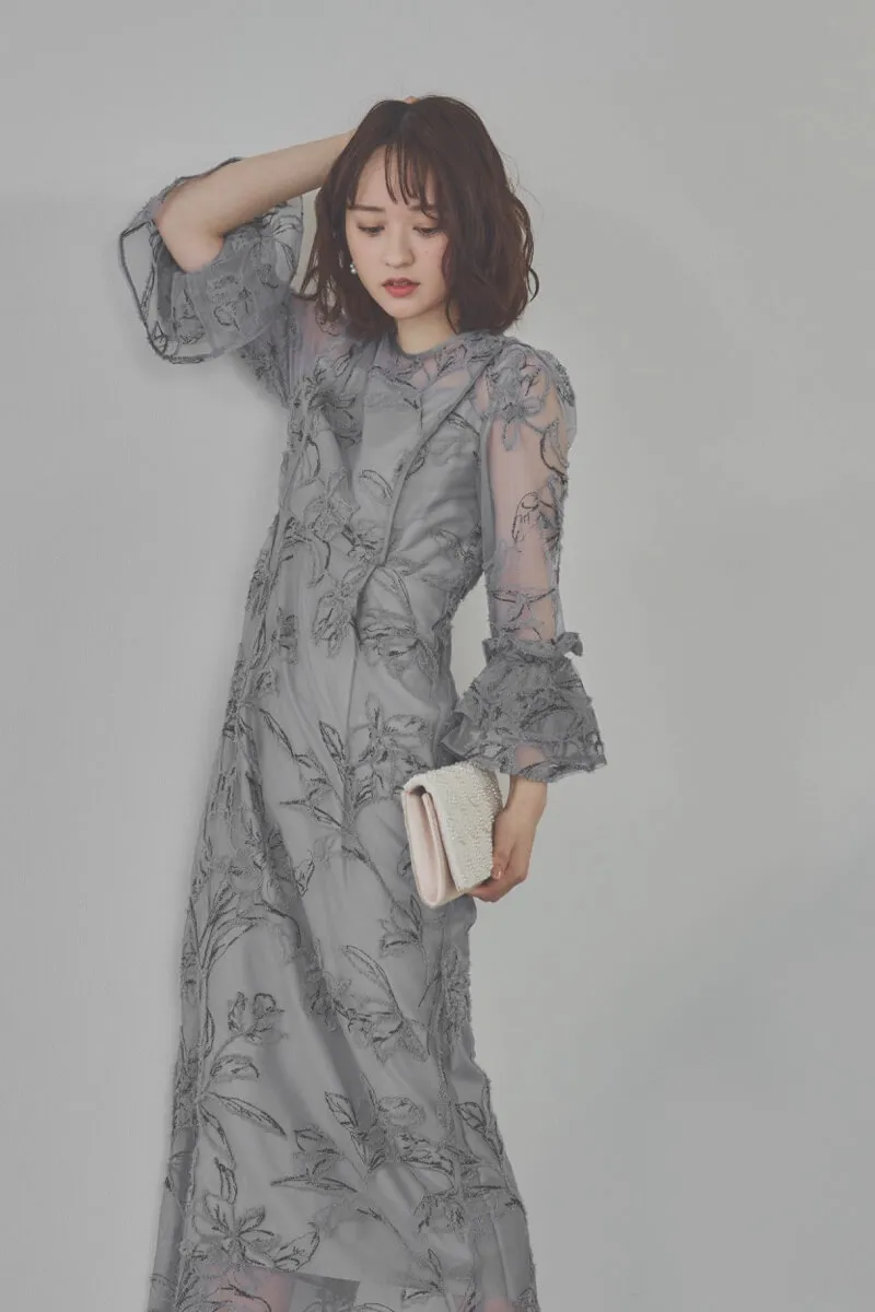 ブルーグレーのファーヤーン刺繍フリルスリーブドレス