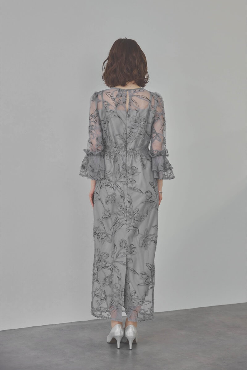 ブルーグレーのファーヤーン刺繍フリルスリーブドレス