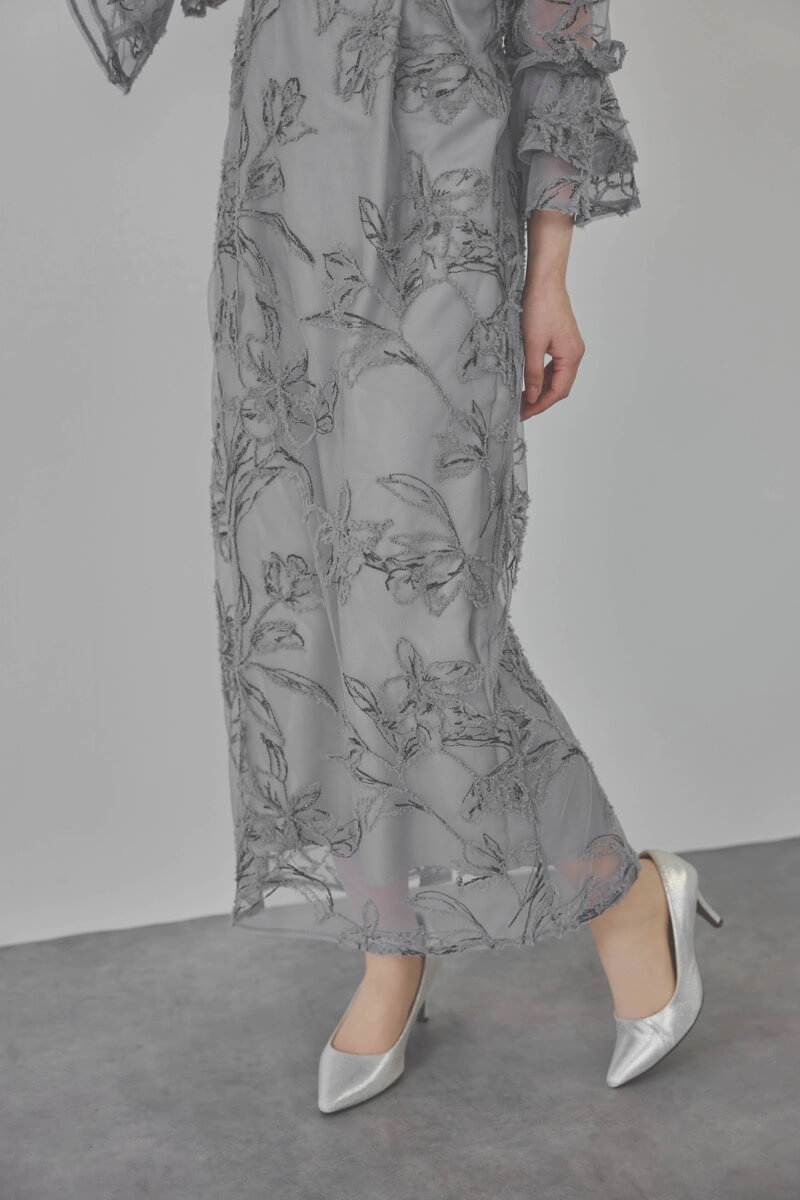 ブルーグレーのファーヤーン刺繍フリルスリーブドレス