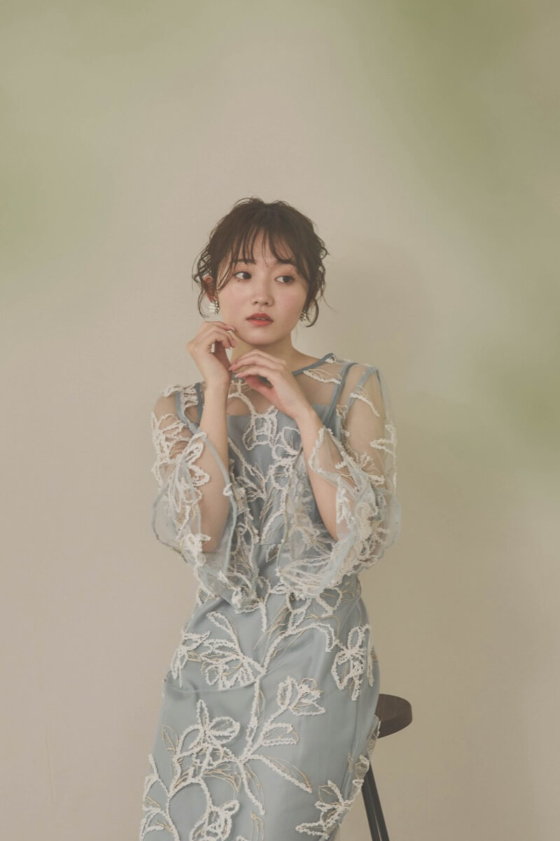 ライトグリーンのファーヤーン刺繍フリルスリーブドレス