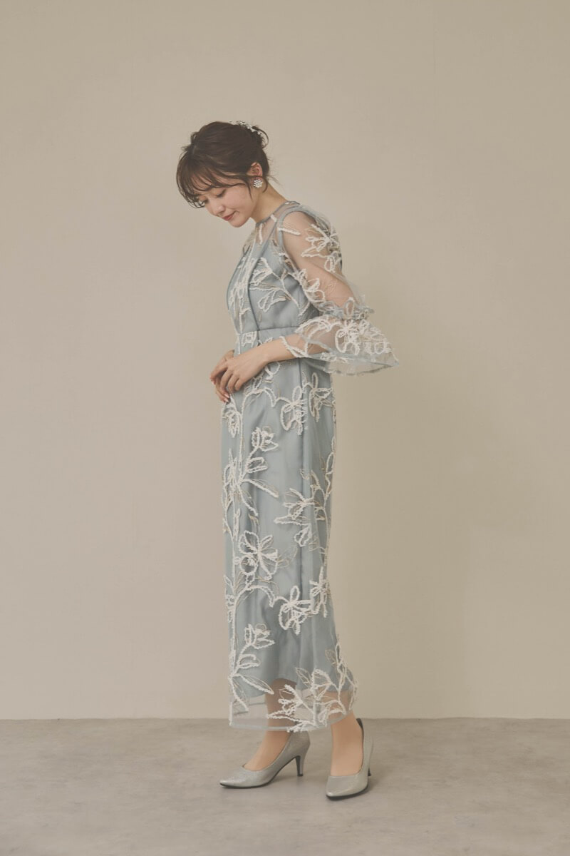 ライトグリーンのファーヤーン刺繍フリルスリーブドレス