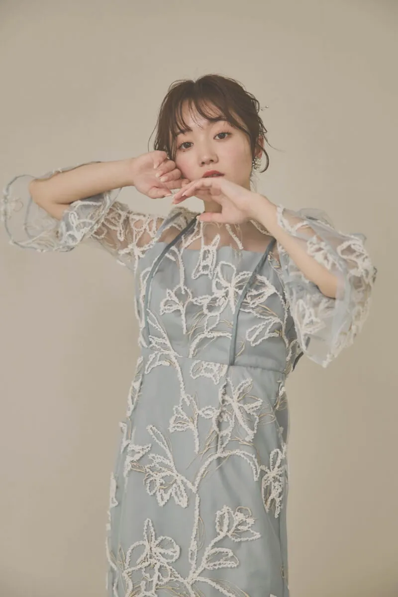 ライトグリーンのファーヤーン刺繍フリルスリーブドレス