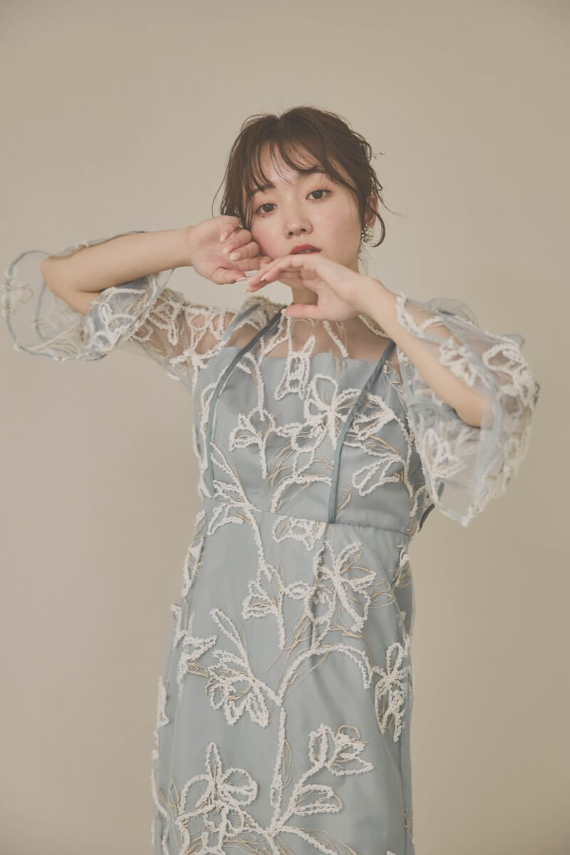 ライトグリーンのファーヤーン刺繍フリルスリーブドレス