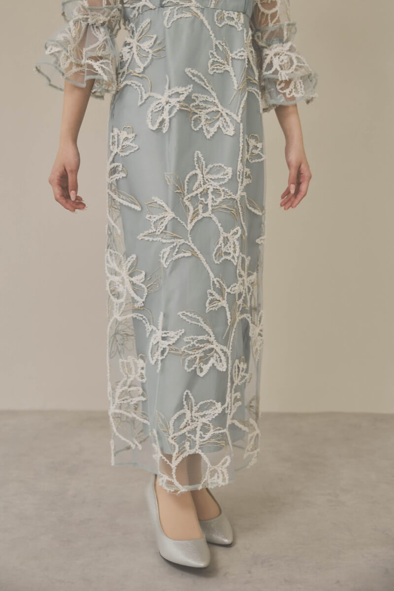 ライトグリーンのファーヤーン刺繍フリルスリーブドレス