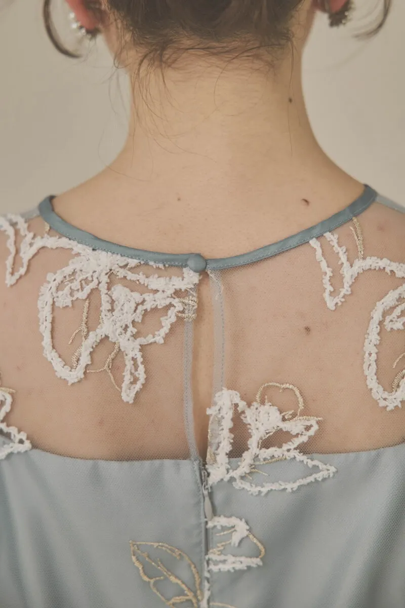 ライトグリーンのファーヤーン刺繍フリルスリーブドレス