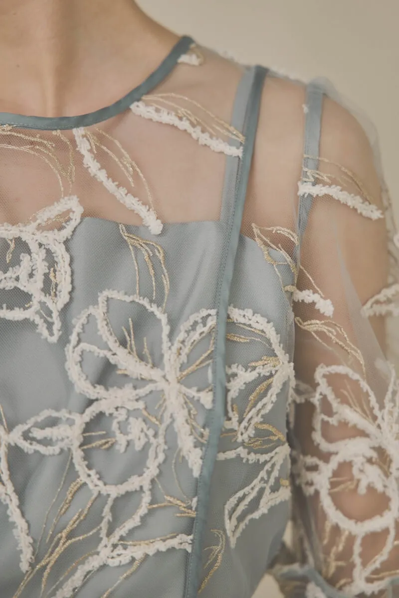 ライトグリーンのファーヤーン刺繍フリルスリーブドレス