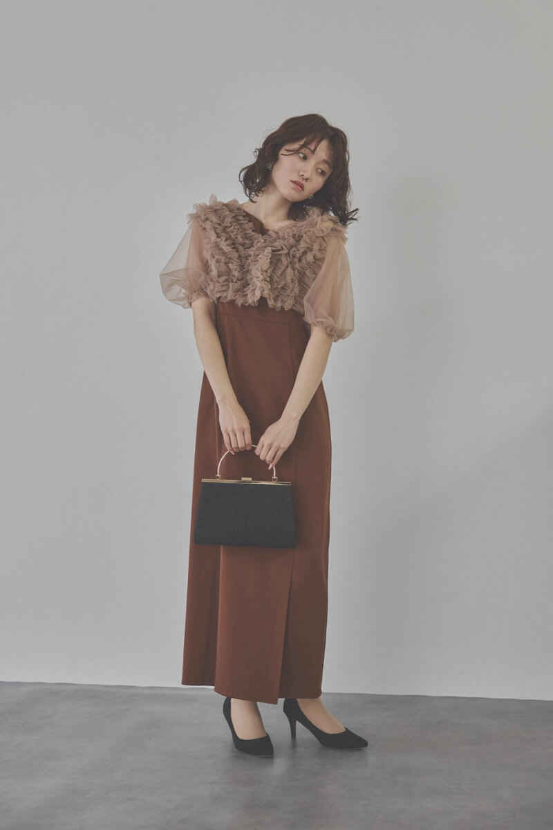 ブラウンのチュールフリルアシンメトリードレス