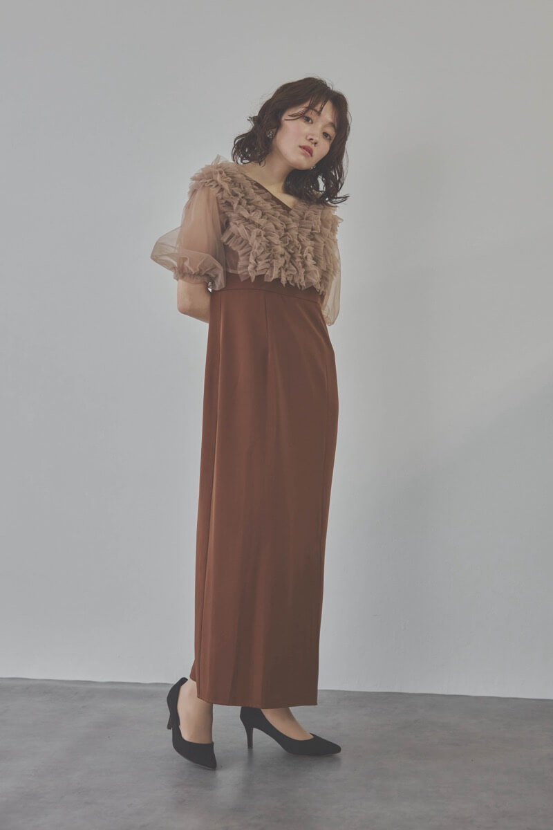 ブラウンのチュールフリルアシンメトリードレス