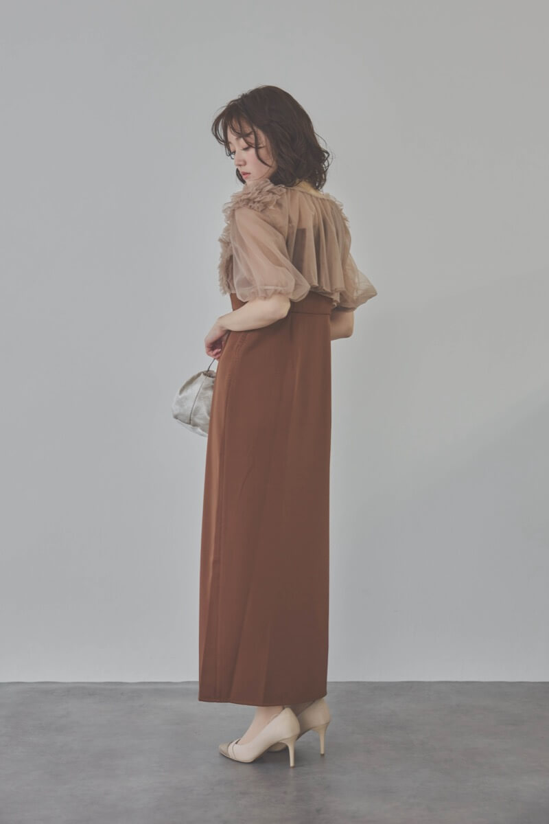 ブラウンのチュールフリルアシンメトリードレス