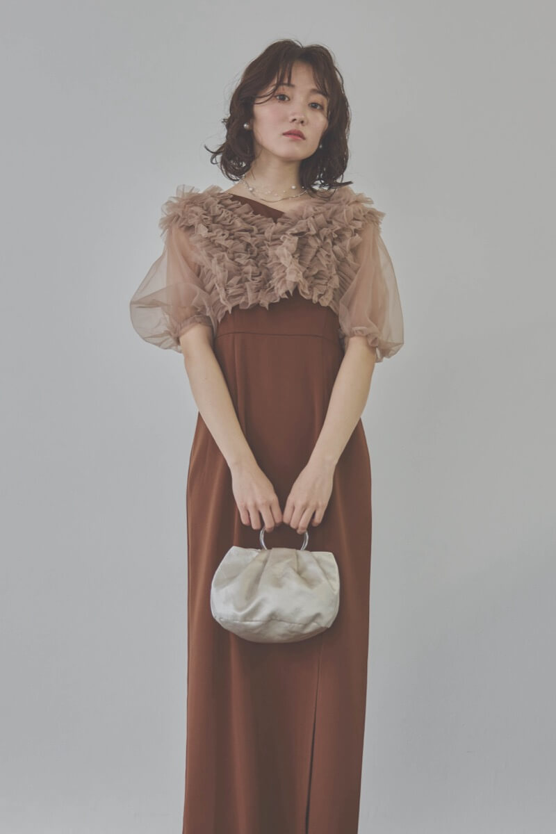 ブラウンのチュールフリルアシンメトリードレス