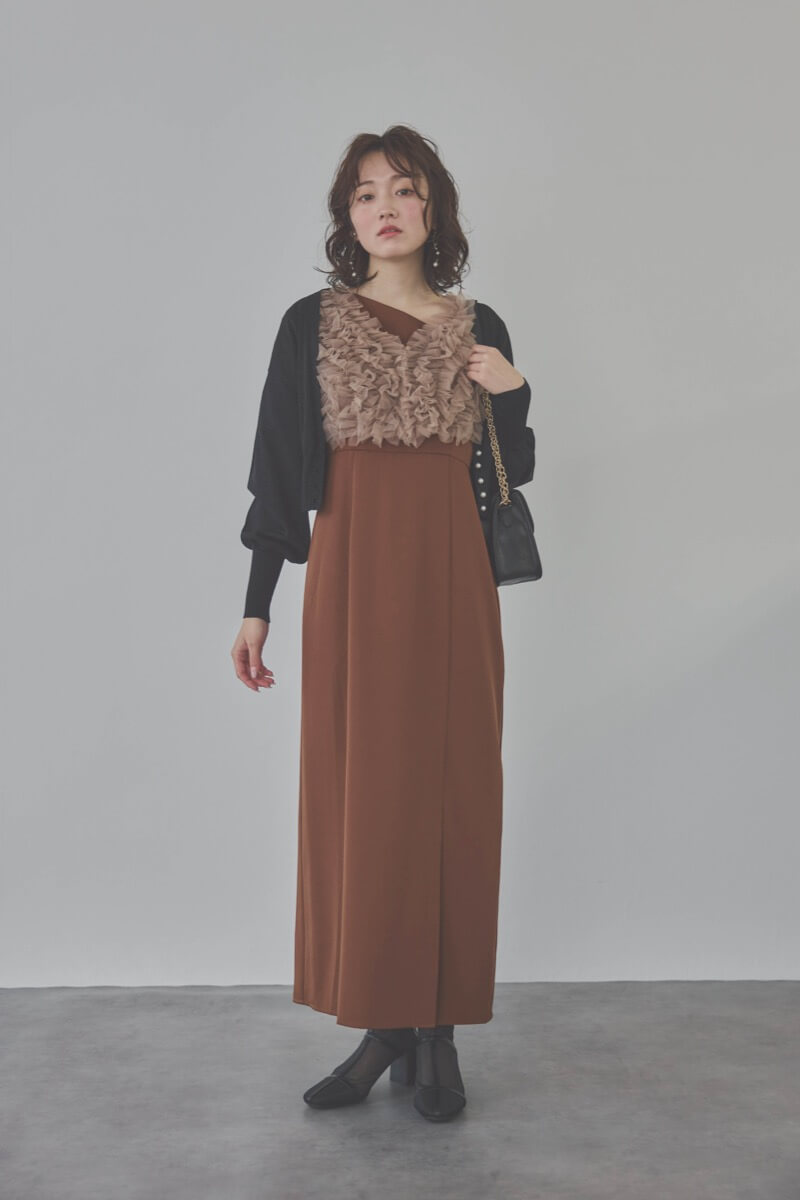 ブラウンのチュールフリルアシンメトリードレス