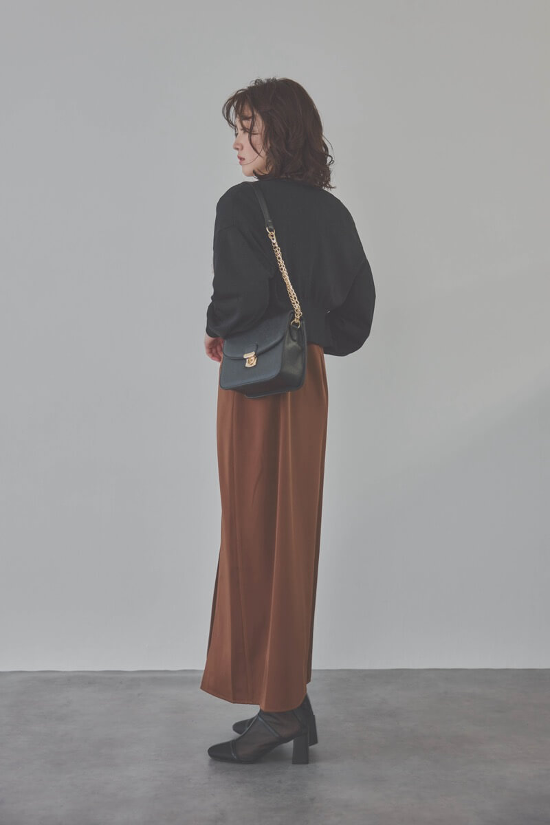 ブラウンのチュールフリルアシンメトリードレス