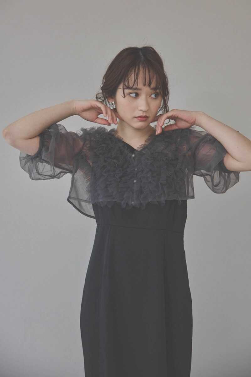 ブラックのチュールフリルアシンメトリードレス