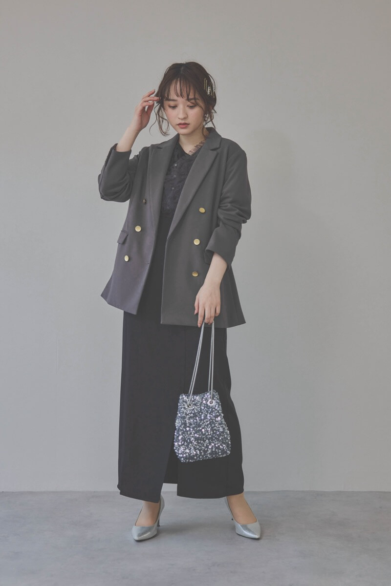 ブラックのチュールフリルアシンメトリードレス