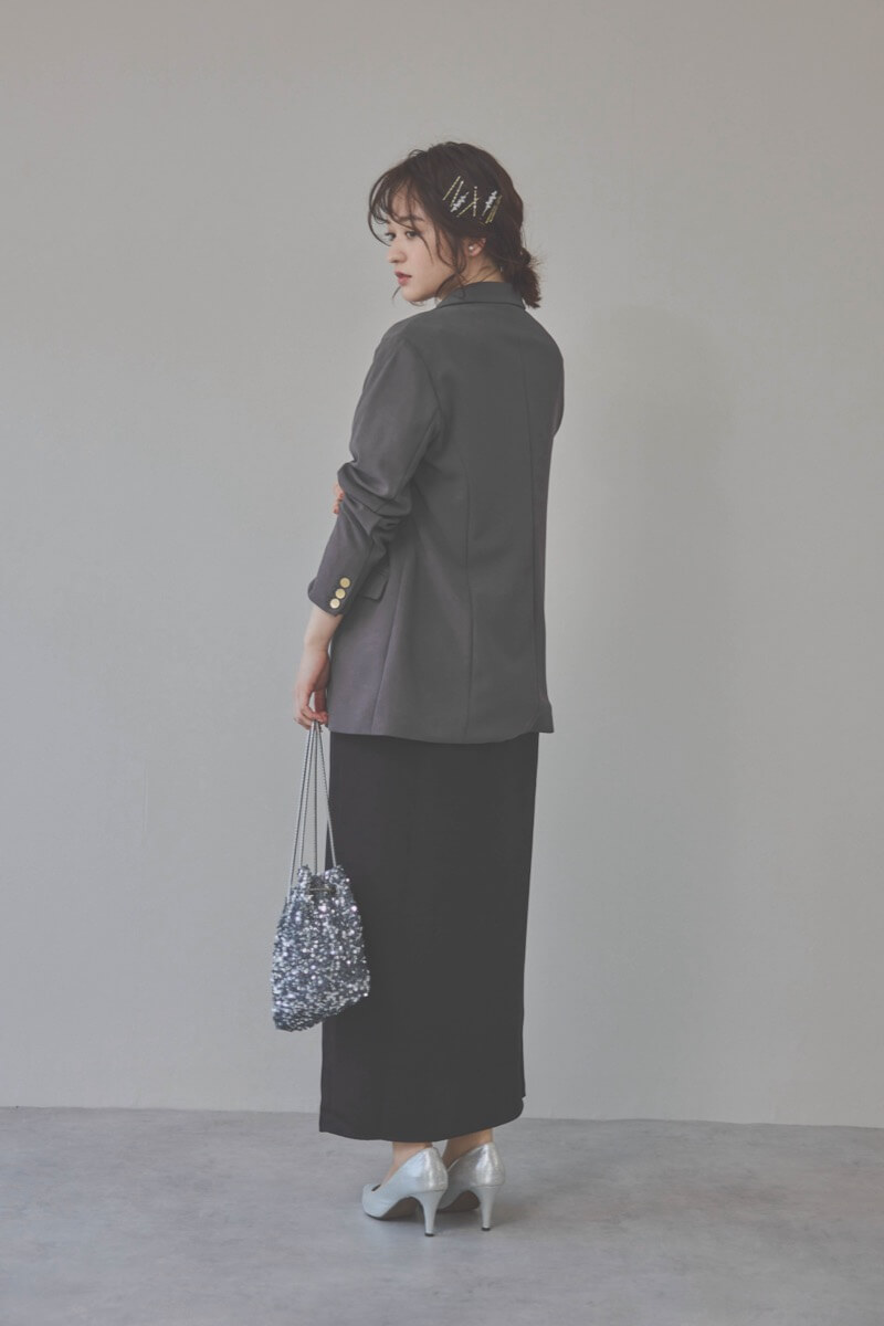 ブラックのチュールフリルアシンメトリードレス