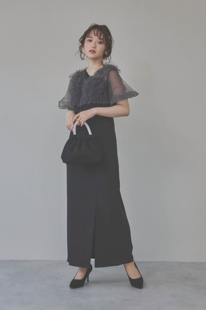 ブラックのチュールフリルアシンメトリードレス