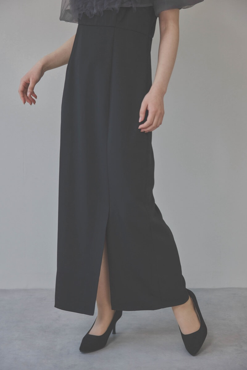 ブラックのチュールフリルアシンメトリードレス