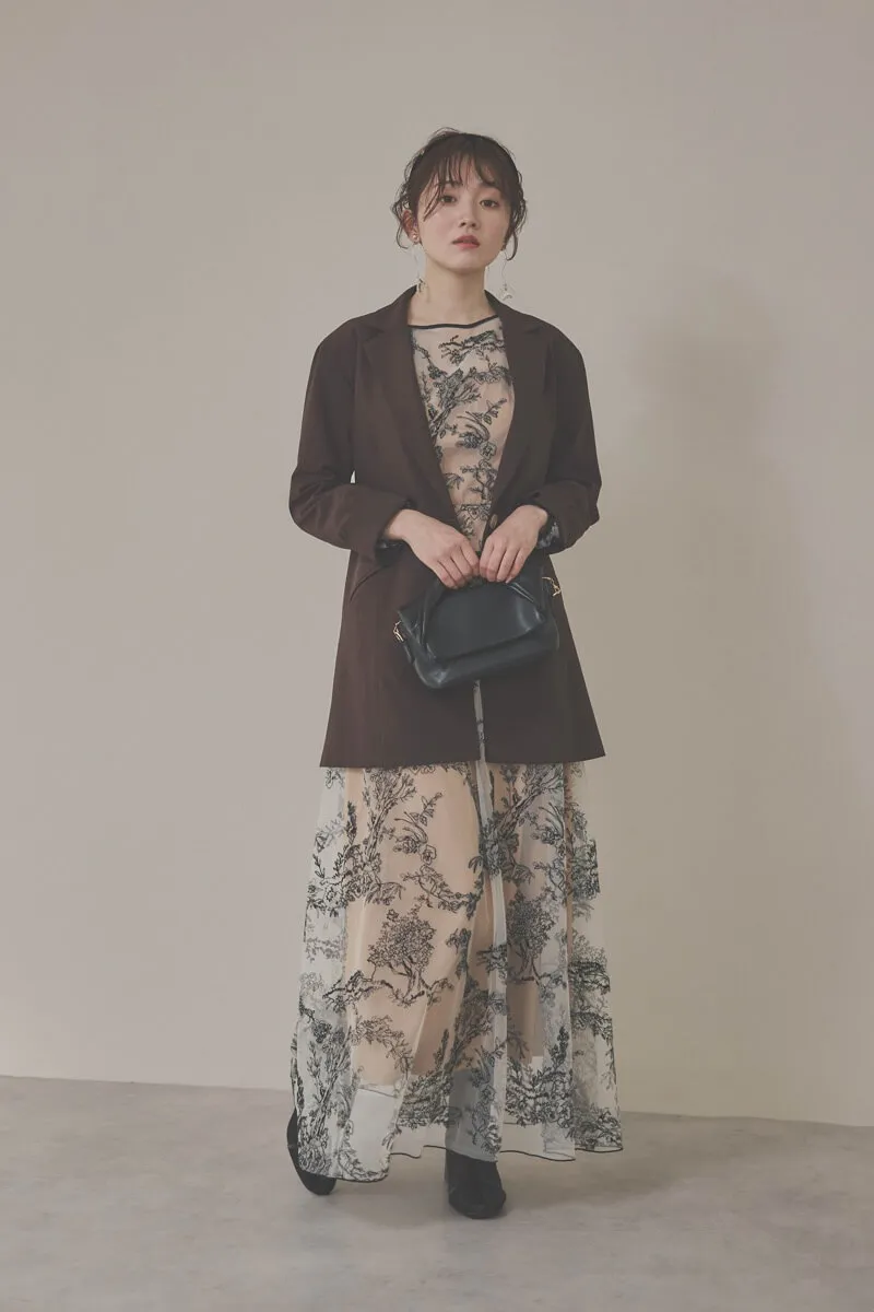 ホワイト×ベージュのエンブロイダリードレス