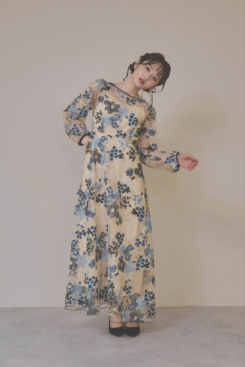 ブルーフラワーのエンブロイダリードレス