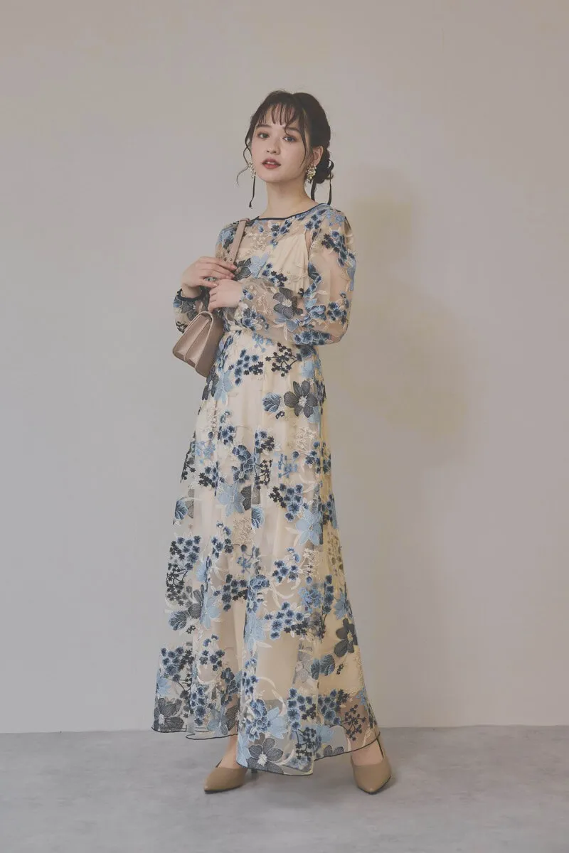 ブルーフラワーのエンブロイダリードレス