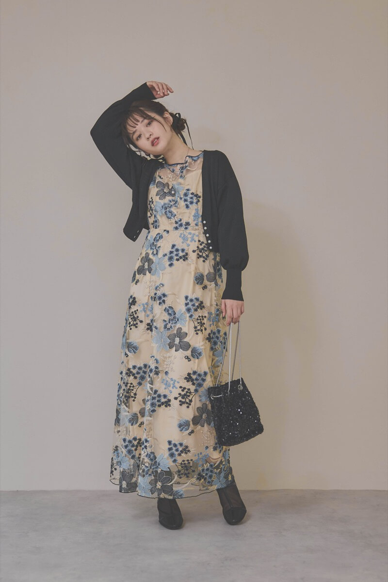 ブルーフラワーのエンブロイダリードレス