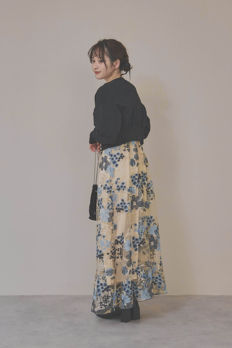 ブルーフラワーのエンブロイダリードレス