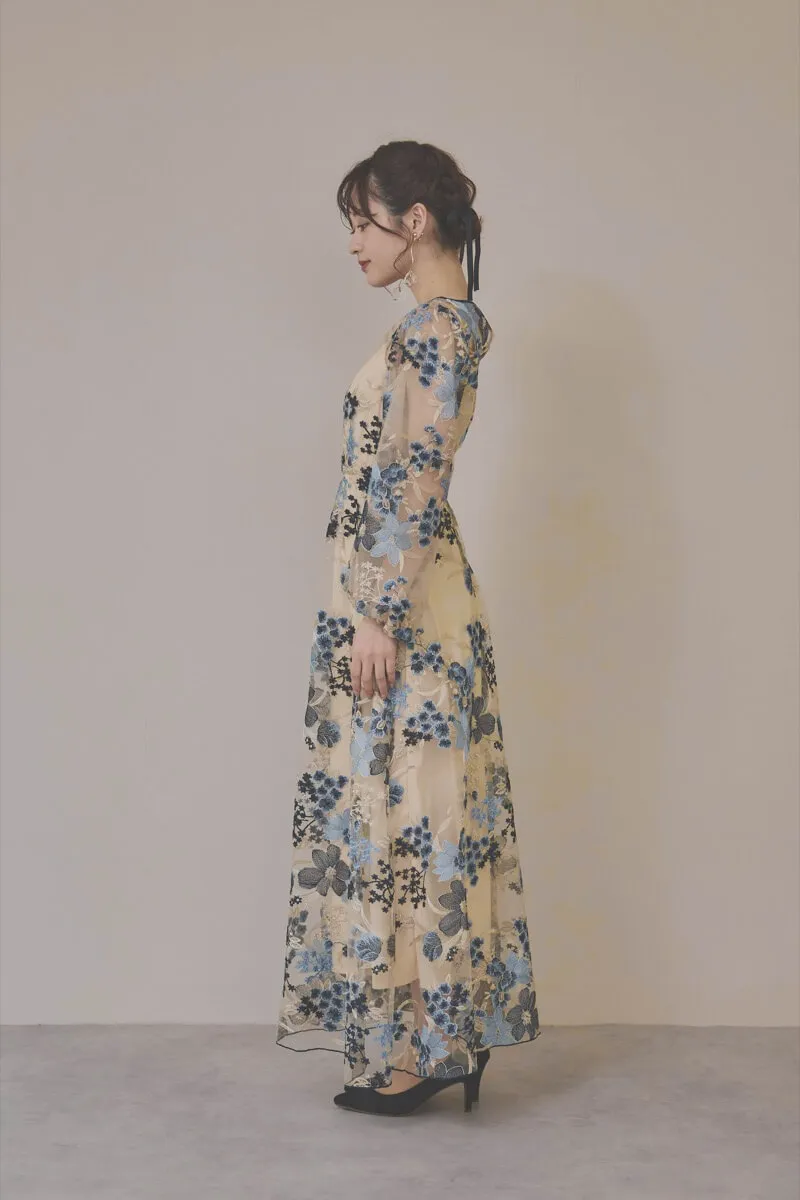 ブルーフラワーのエンブロイダリードレス