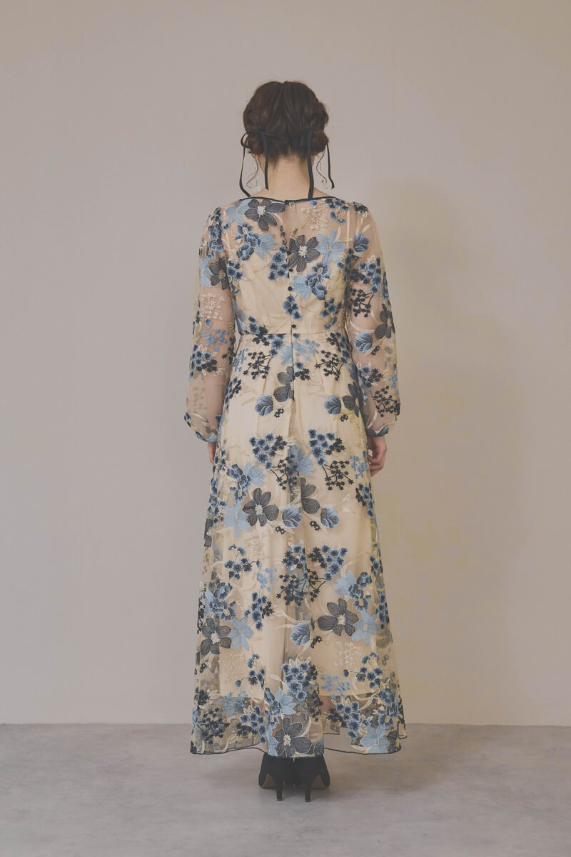 ブルーフラワーのエンブロイダリードレス