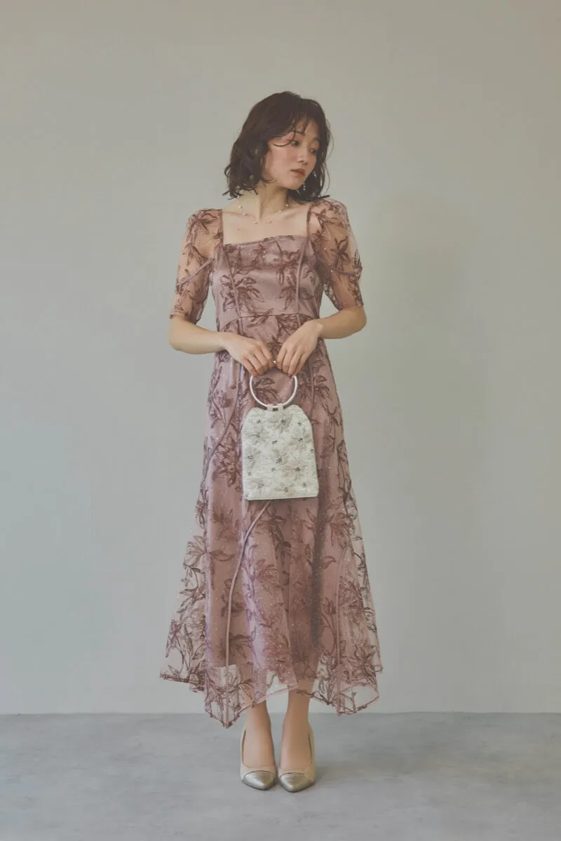 ピンクのカーブパネルエンブロイダリードレス