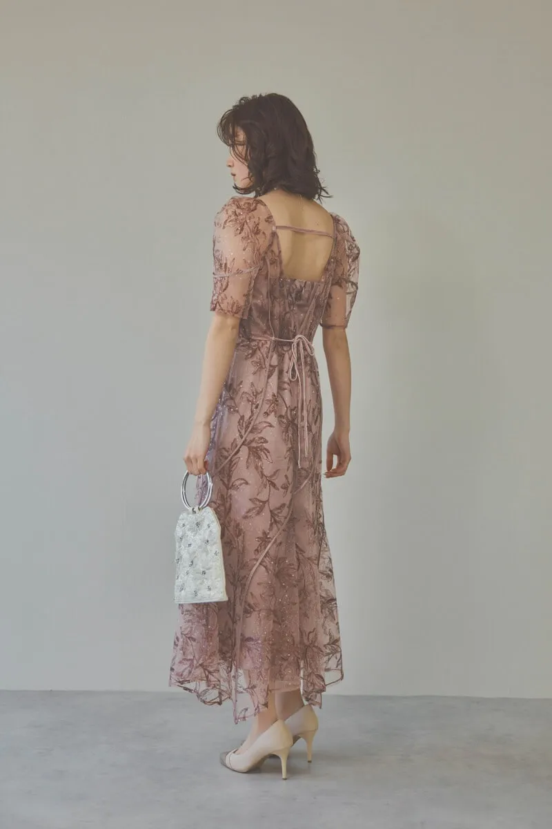 ピンクのカーブパネルエンブロイダリードレス