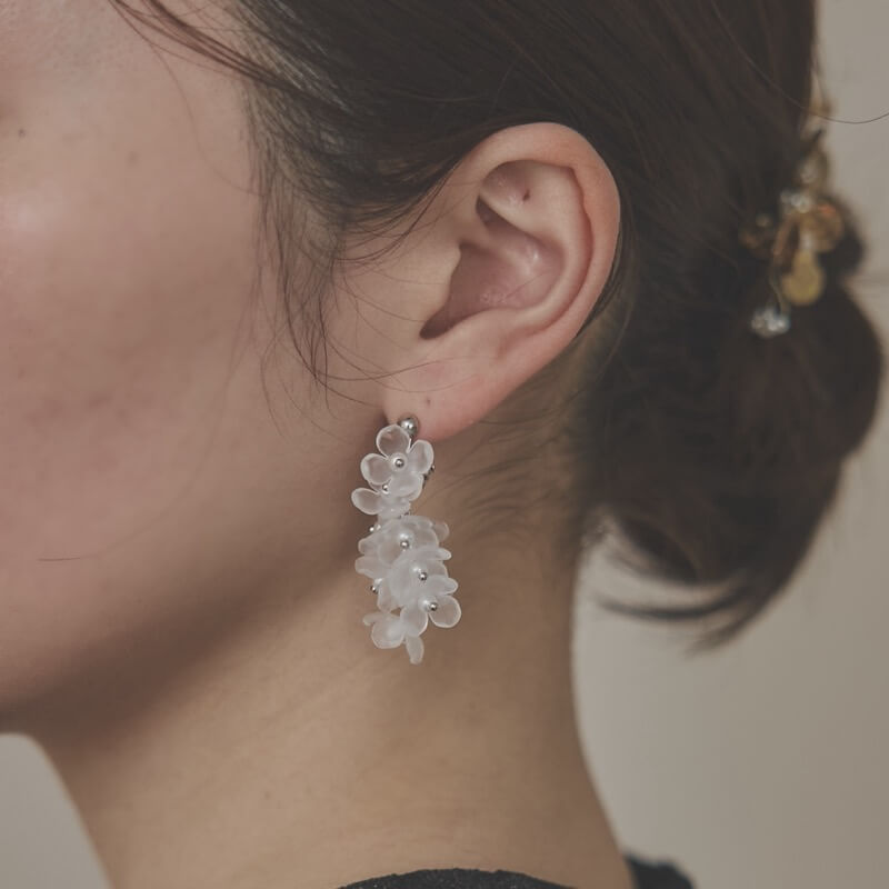 クリアミニフラワーのイヤリング(シルバー)