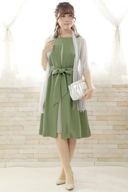 シルバーのパールとビジューのサテンバッグ