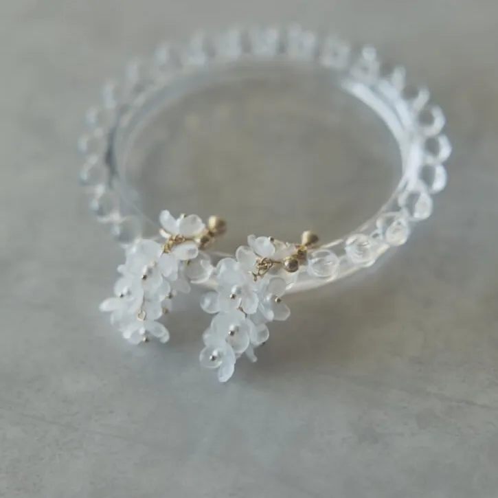 クリアミニフラワーのイヤリング(ゴールド)