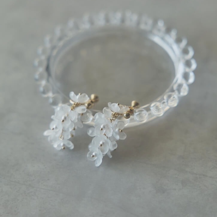 クリアミニフラワーのイヤリング(ゴールド)