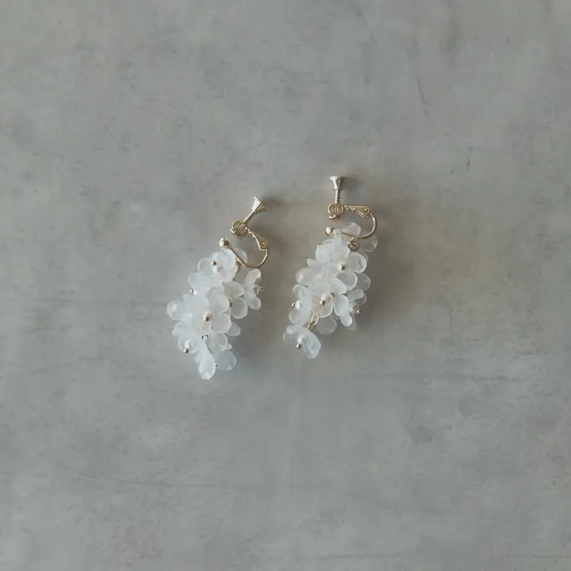 クリアミニフラワーのイヤリング(ゴールド)
