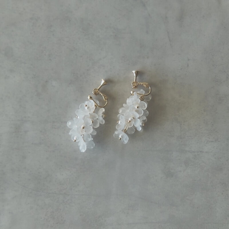 クリアミニフラワーのイヤリング(ゴールド)