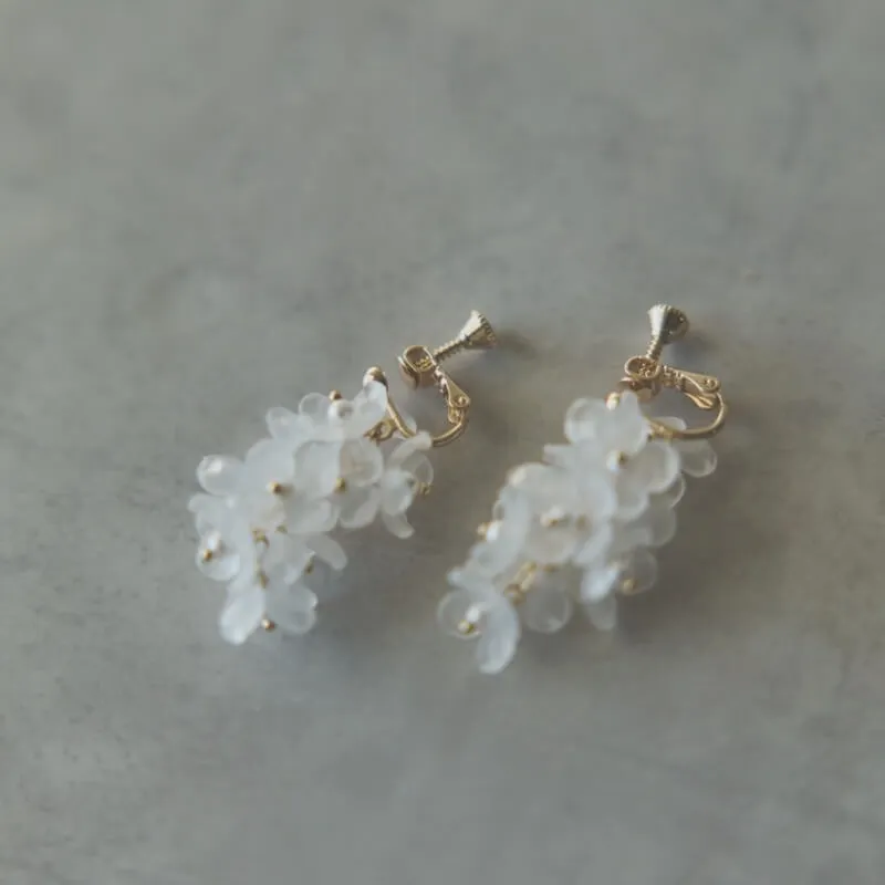 クリアミニフラワーのイヤリング(ゴールド)