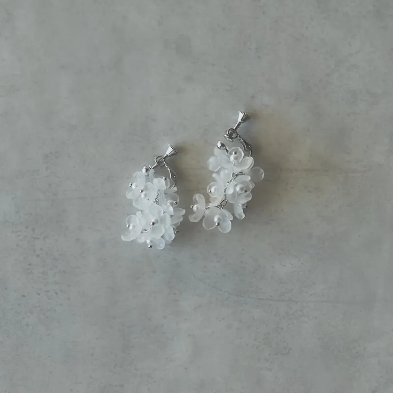 クリアミニフラワーのイヤリング(シルバー)